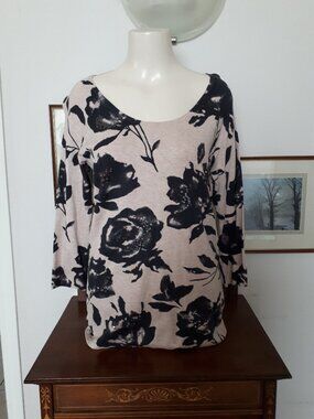 Sweater - INC International Concepts - Sz. L - Pale pink/Black Roses